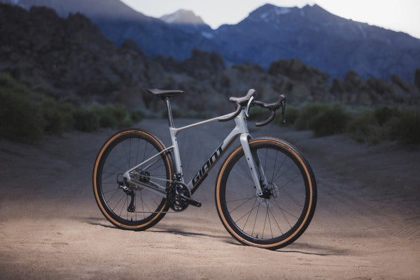 GIANT Gravel &amp; Adventure Bikes Giant Revolt Advanced 0 (2025)