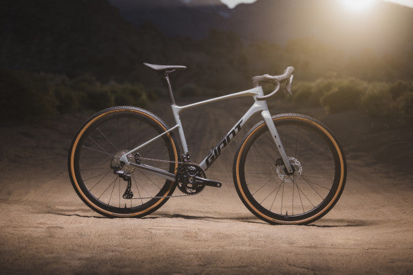 GIANT Gravel &amp; Adventure Bikes Giant Revolt Advanced 0 (2025)